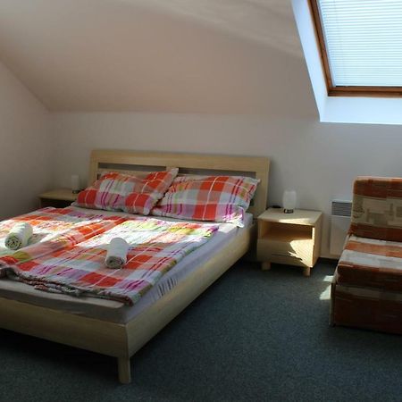 Apartman V Podskali Hluboka nad Vltavou Luaran gambar