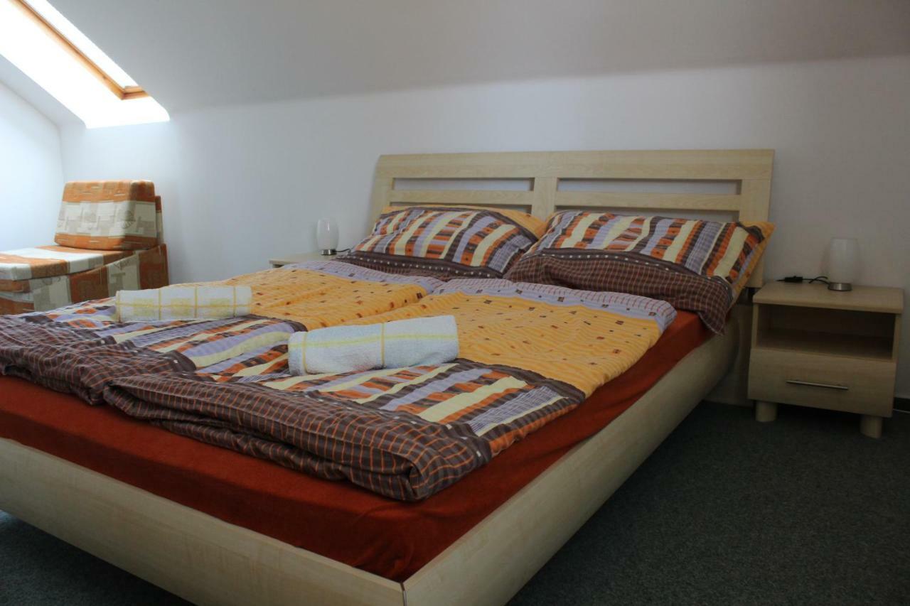 Apartman V Podskali Hluboka nad Vltavou Luaran gambar