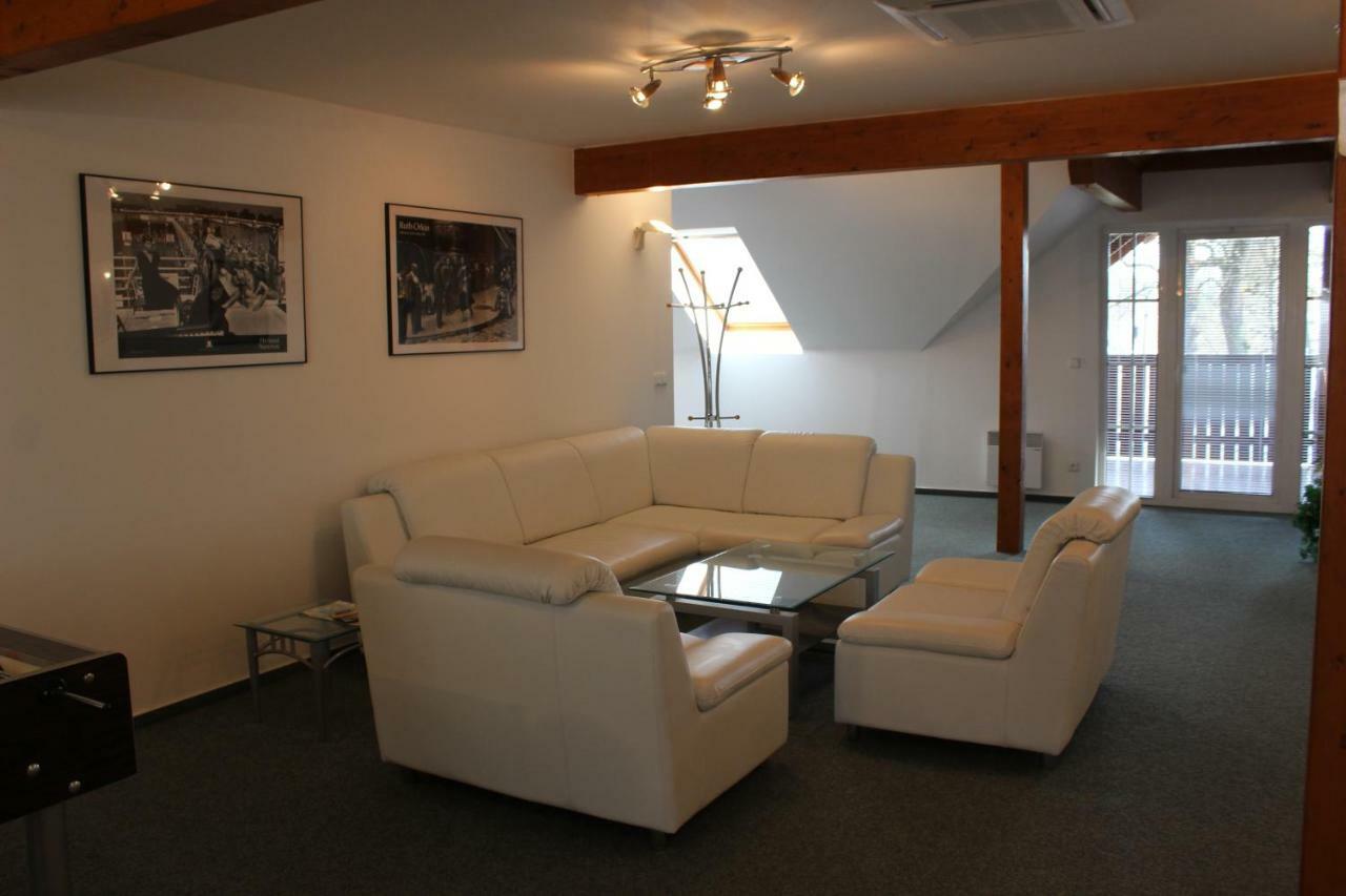 Apartman V Podskali Hluboka nad Vltavou Luaran gambar