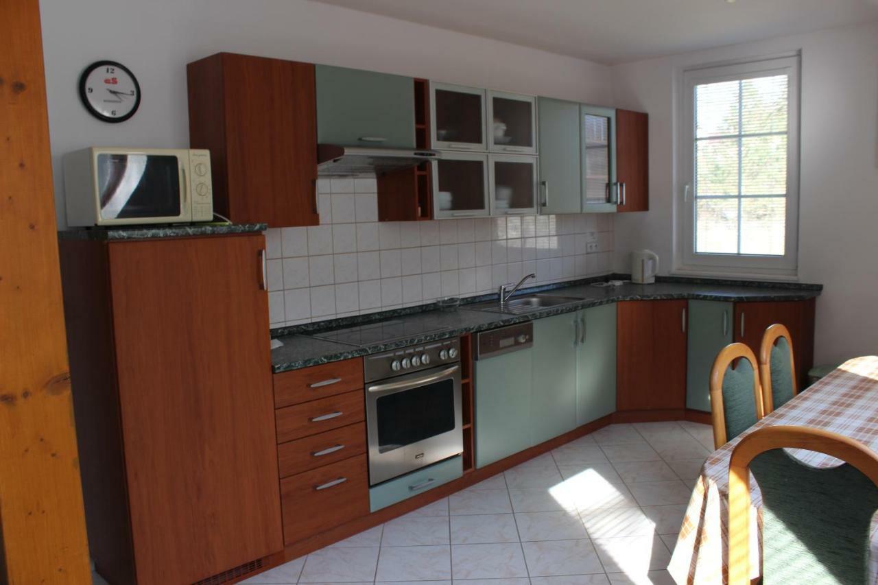 Apartman V Podskali Hluboka nad Vltavou Luaran gambar